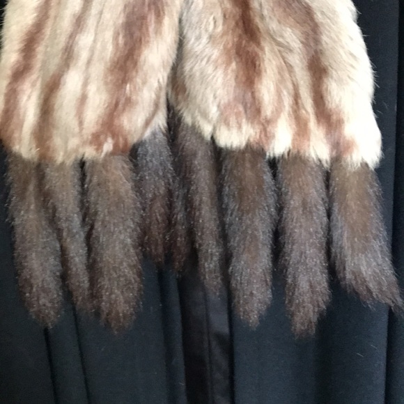 Vintage Fur Stole with Tails - Picture 8 of 10